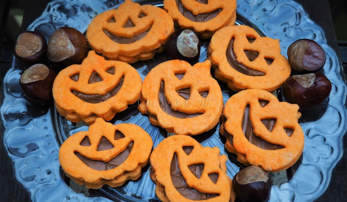 Pumpkin Cookies with Chocolate Spread