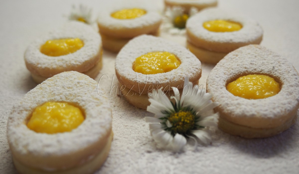 Easter Shortcrust Pastry Cookies with Mango Cream