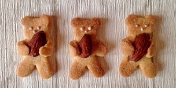 Bären-Kekse mit Mandeln und Nüssen