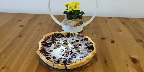 Delicious Almond Pie with Blueberries