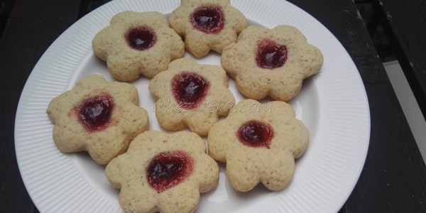 Marzipan Flowers with Jam