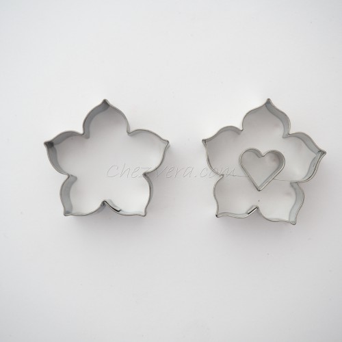 Linzer Cookie Cutters Set – Lily with Heart (small)