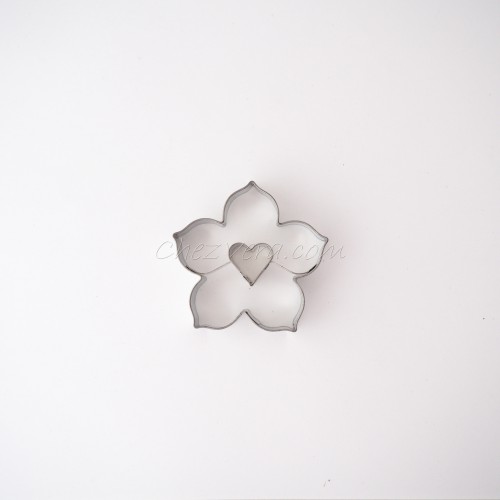 Cookie Cutter Lily with Heart – large