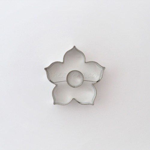 Linzer Cookie Cutter – Lily with Circle (large)