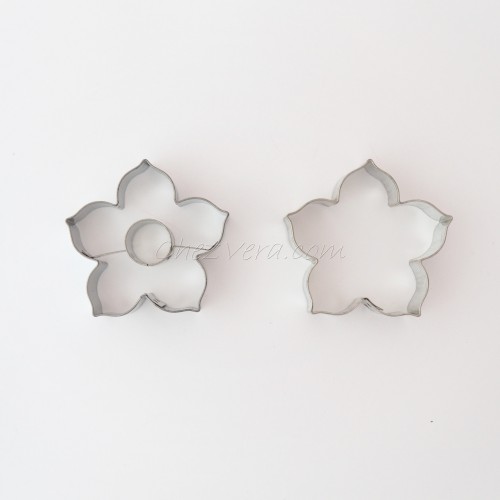 Linzer Cookie Cutters Set – Lily with Circle (large)
