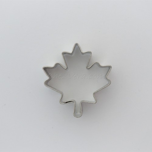 Cookie Cutter Maple leaf – small