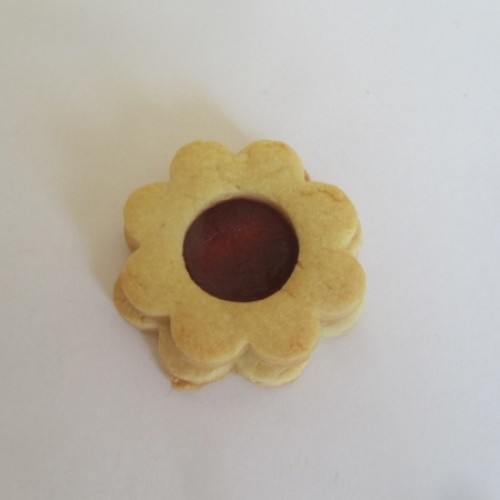 Linzer Cookie Cutter – Flower with Circle (large)