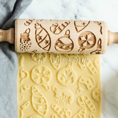 ENGRAVED MINI ROLLING PIN – Christmas Bauble Pattern