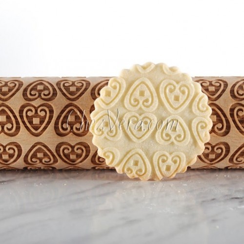 LARGE ENGRAVED ROLLING PIN – Heart Pattern