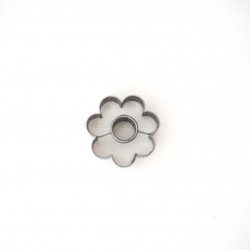 Linzer Cookie Cutter – Flower with Circle (medium)
